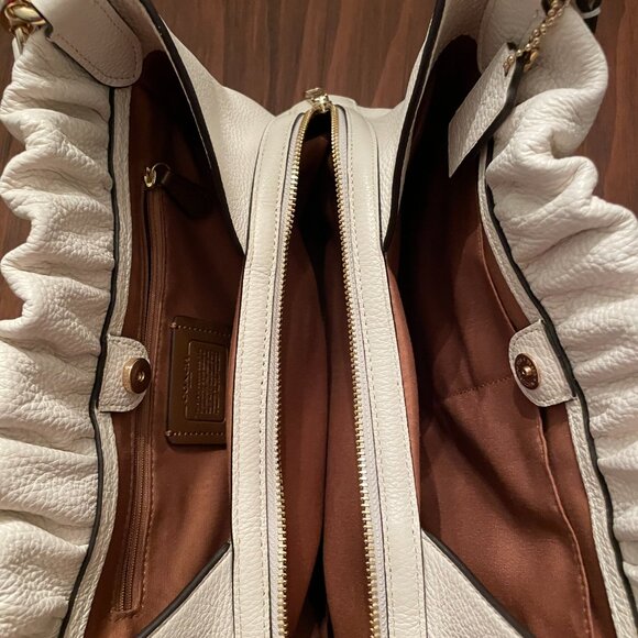 Coach leather purse - Picture 3 of 3